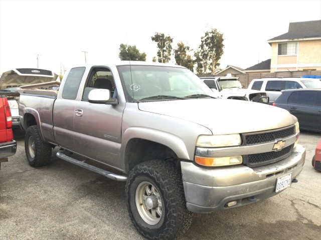 2002 CHEVROLET SILVERADO 2500HD LS EXT. CAB SHORT BED 4WD