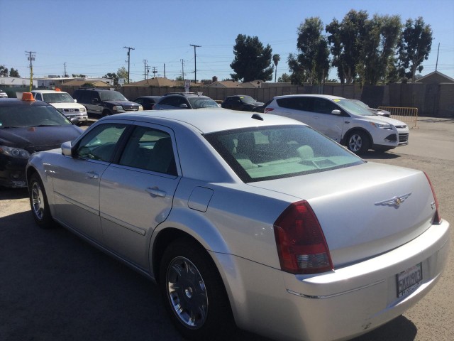 2005 CHRYSLER 300 LIMITED