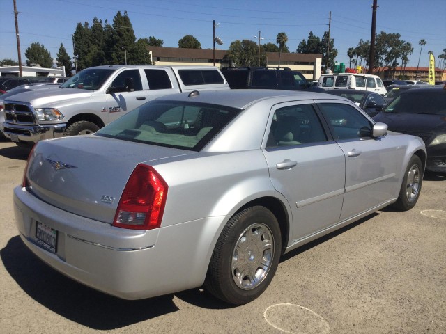 2005 CHRYSLER 300 LIMITED