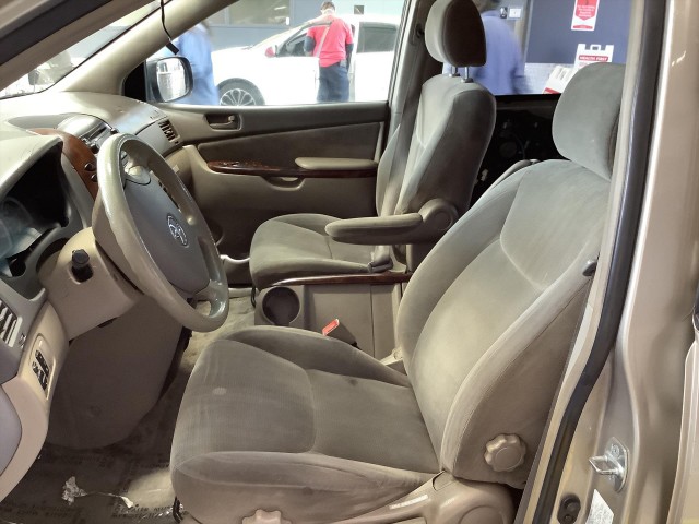 2004 TOYOTA SIENNA LE - 7 PASSENGER