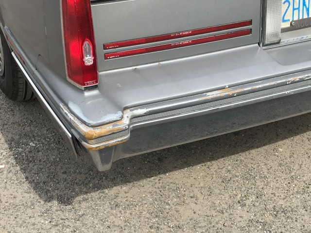 1988 CADILLAC FLEETWOOD SEDAN