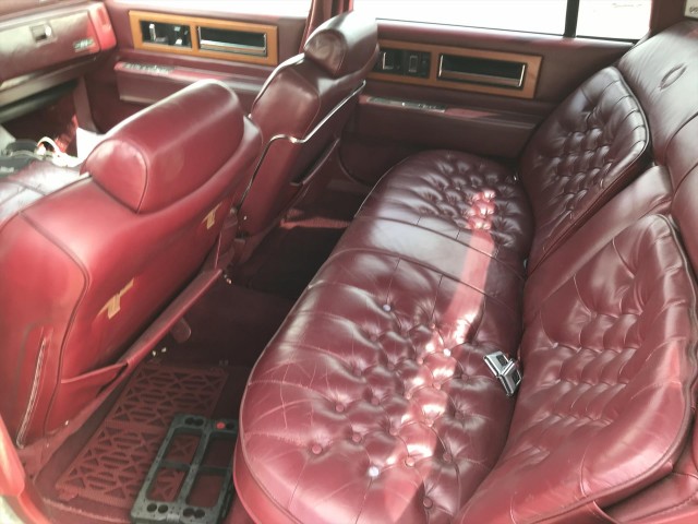 1988 CADILLAC FLEETWOOD SEDAN