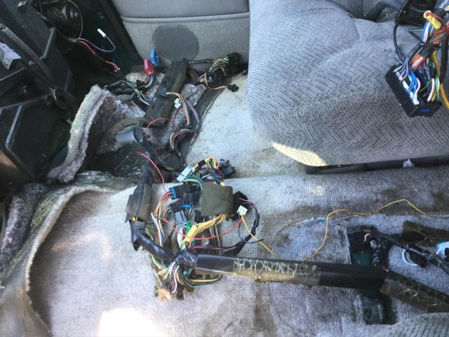 1995 GMC SUBURBAN 1500 2WD